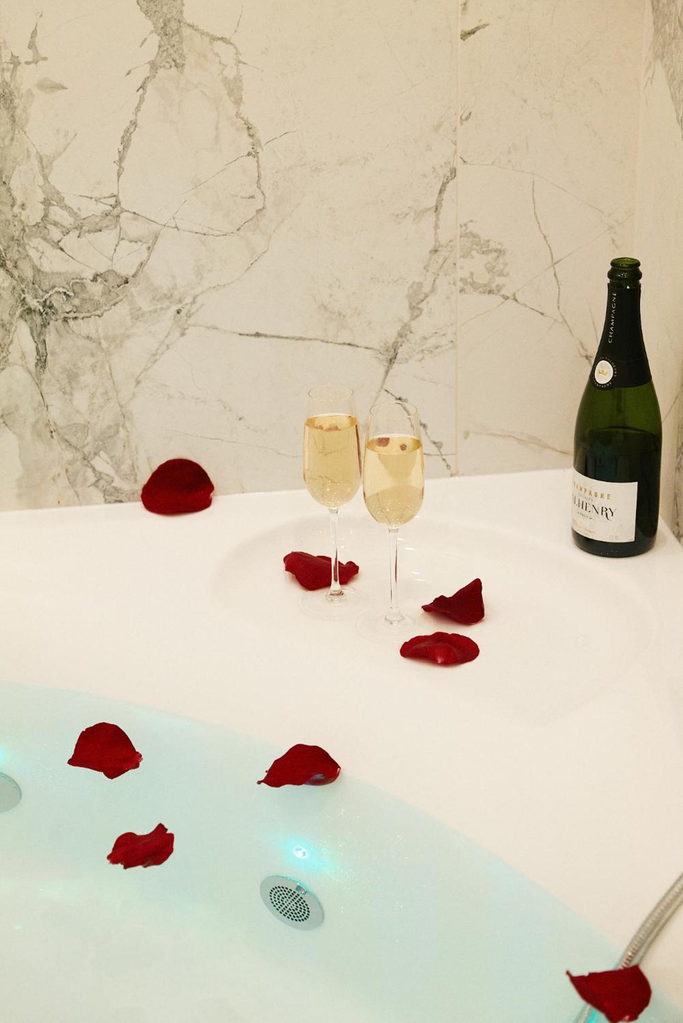 Apartment Lavie Maison Marais Ac Hot Tub